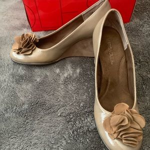 Aerosols nude wedges